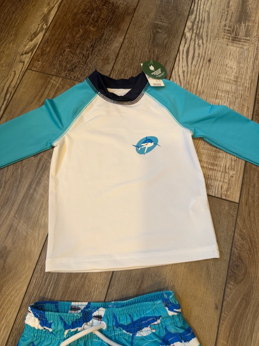 NEW! The Children’s Place Boys White & Teal Shark Rash Guard Swim Set Size 2T - Picture 8 of 9